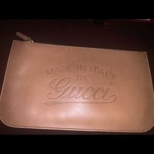 Authentic Gucci Pouch Signature Leather.